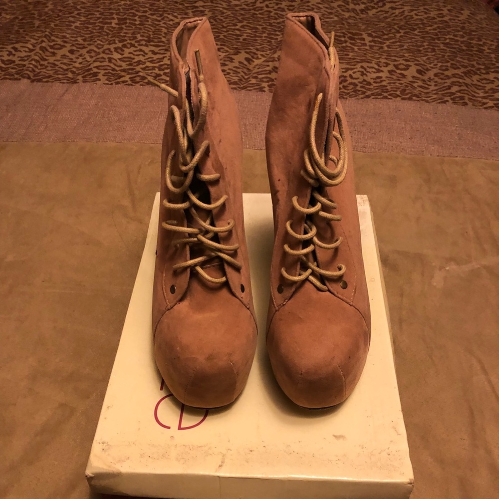 Heels - Picture 2 of 4